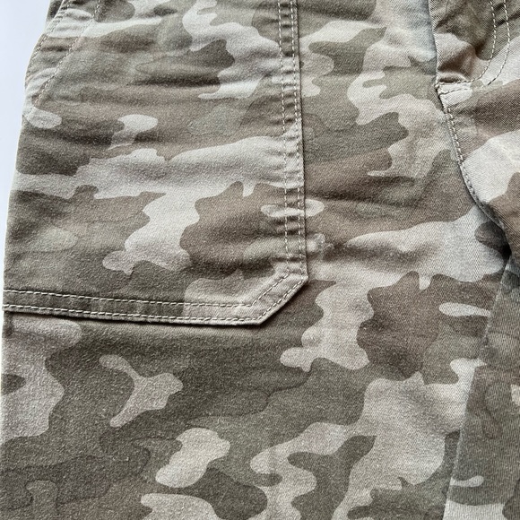 [SOLD] Caslon Nordstrom Cropped Camo Twill Pants - Picture 4 of 4